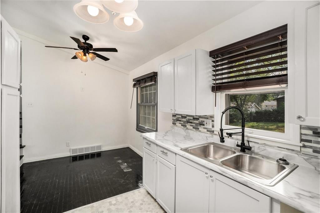 215 Grant Street — photo 19