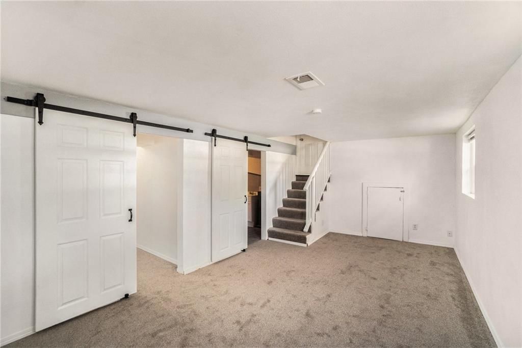 215 Grant Street — photo 20