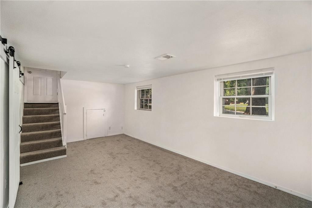 215 Grant Street — photo 21