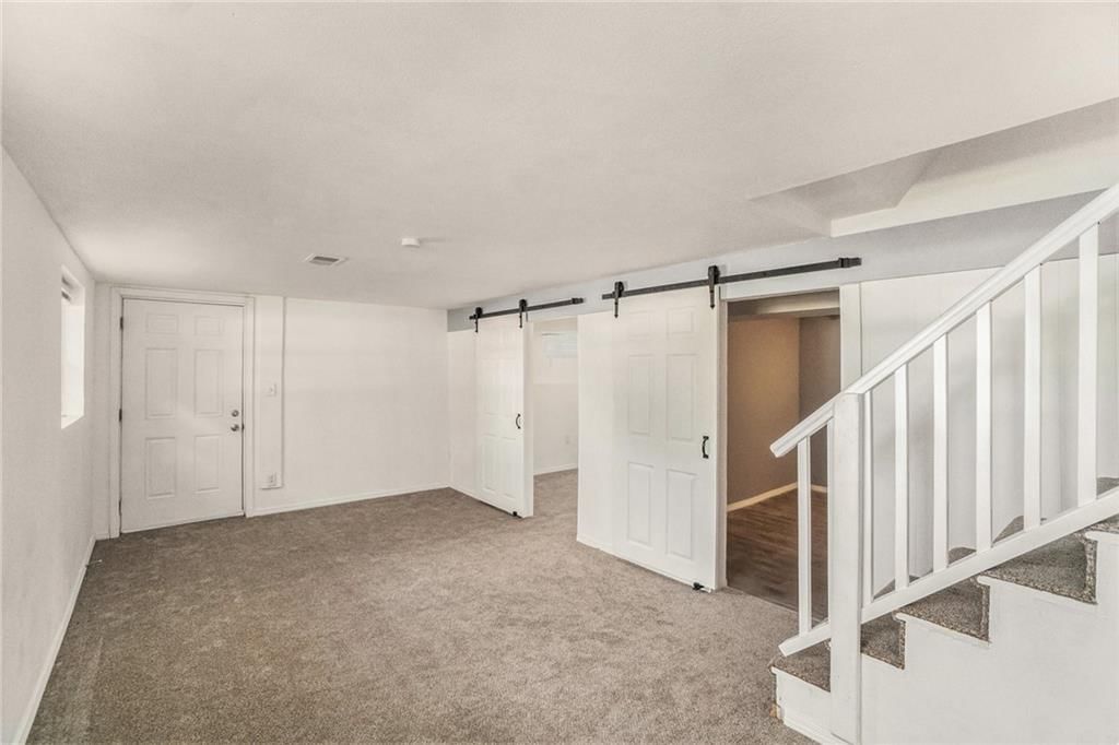 215 Grant Street — photo 22