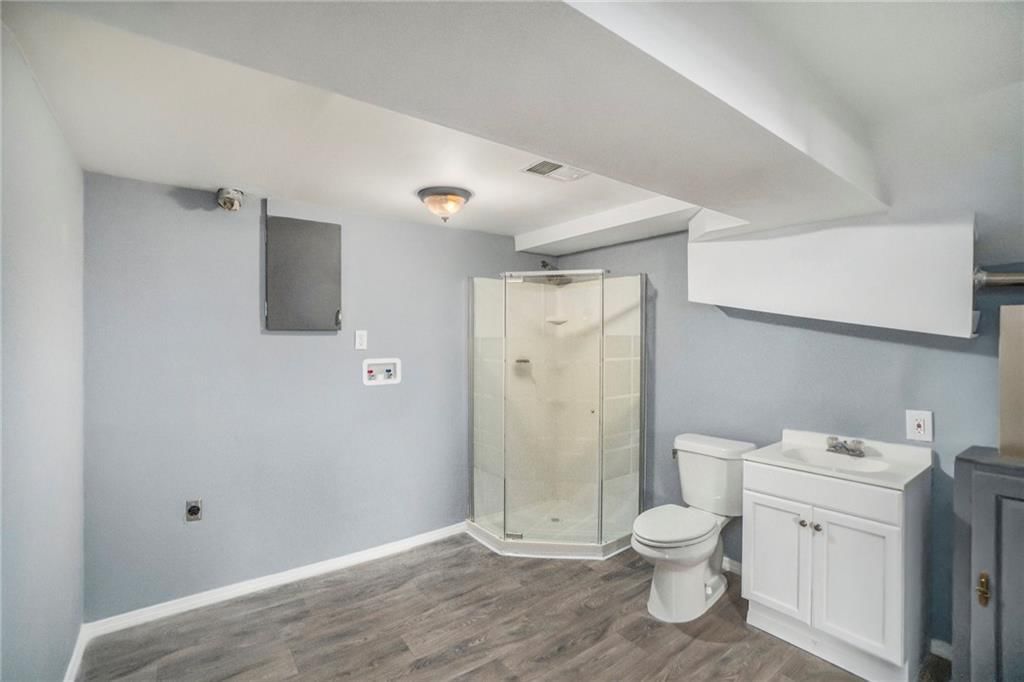 215 Grant Street — photo 23