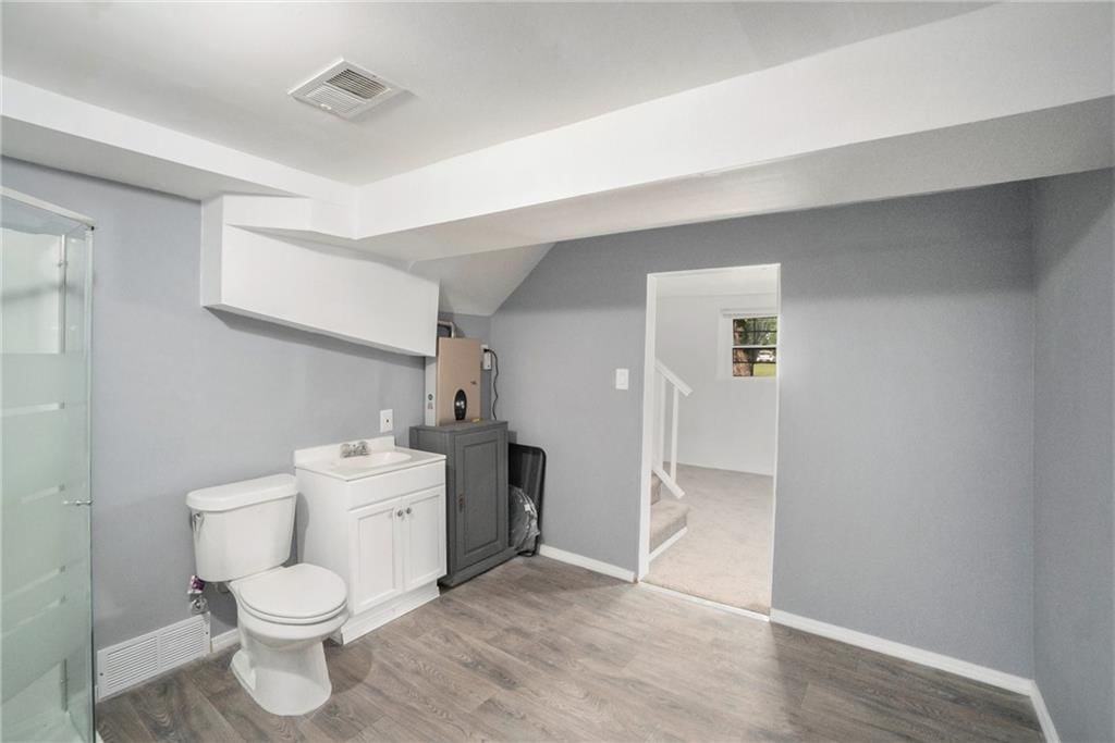215 Grant Street — photo 24