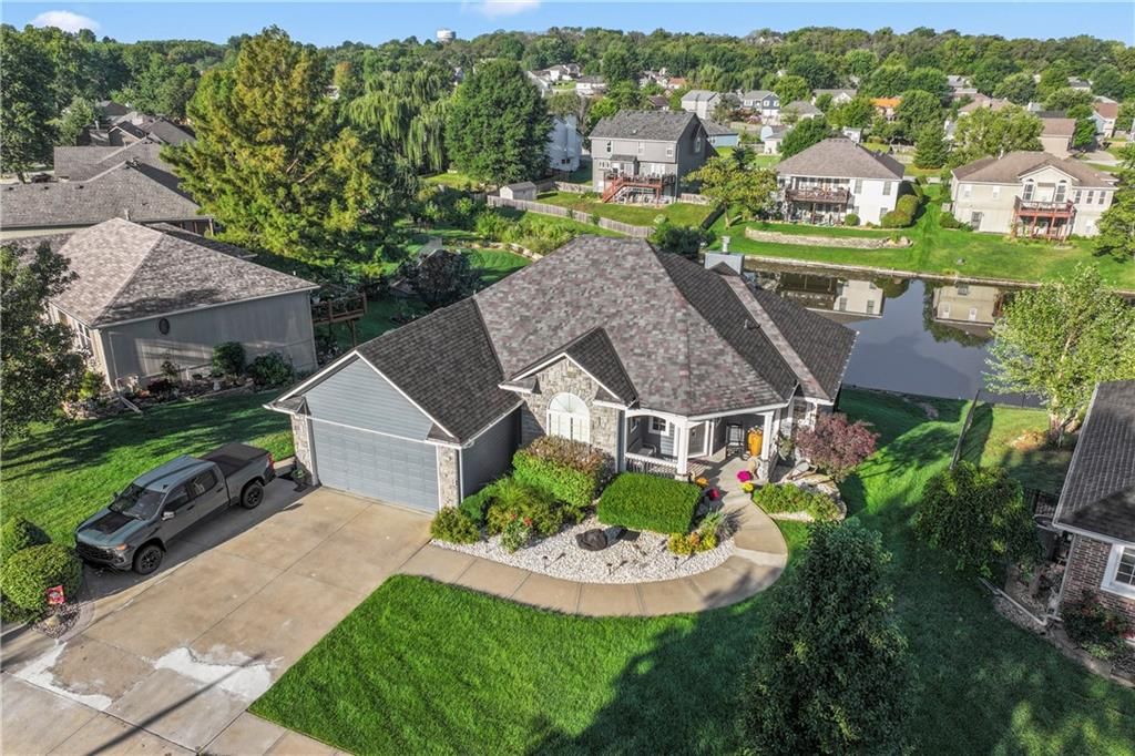 Photo 41 of 59 - 636 SW Lakeview Drive