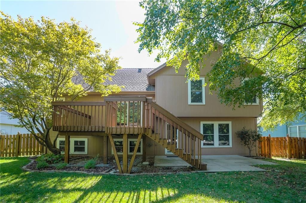1404 Oakwood Drive — photo 5