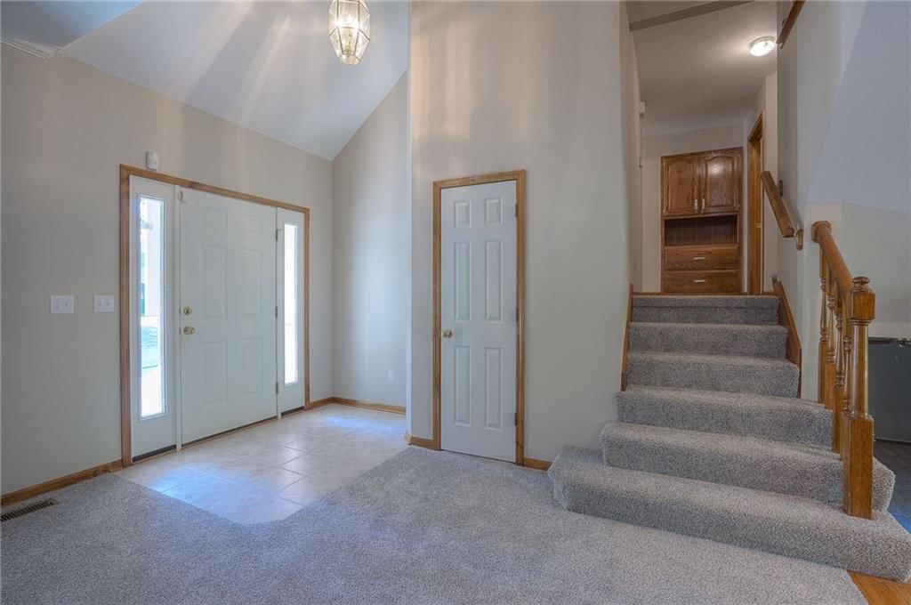 1404 Oakwood Drive — photo 8