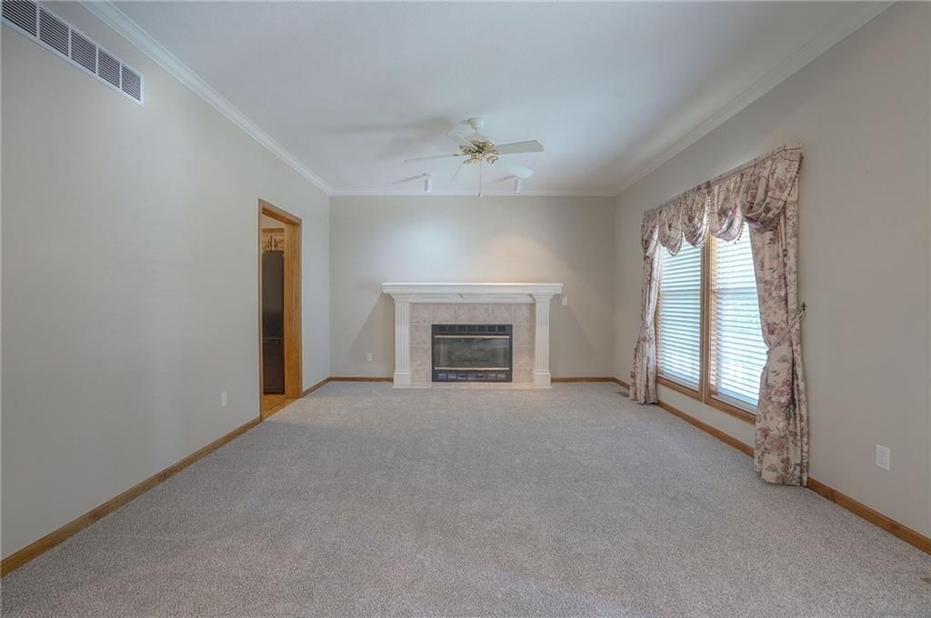 1404 Oakwood Drive — photo 11