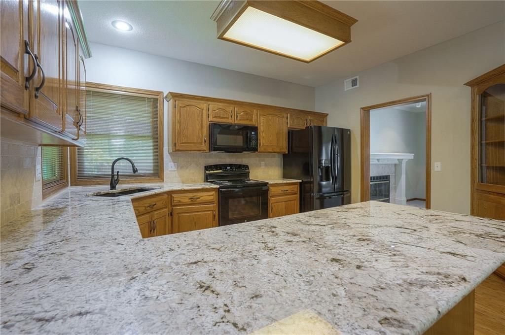 1404 Oakwood Drive — photo 16