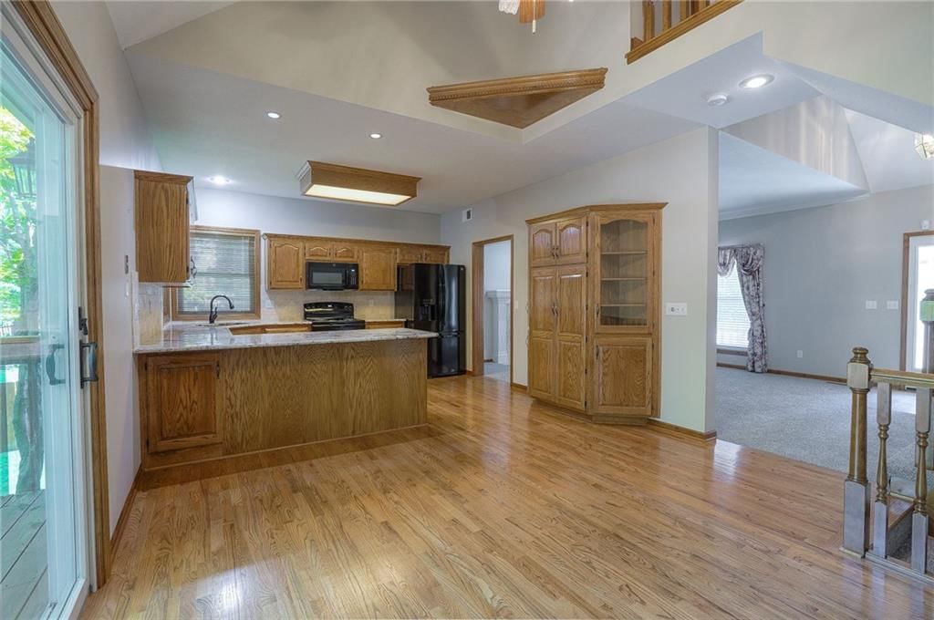 1404 Oakwood Drive — photo 21