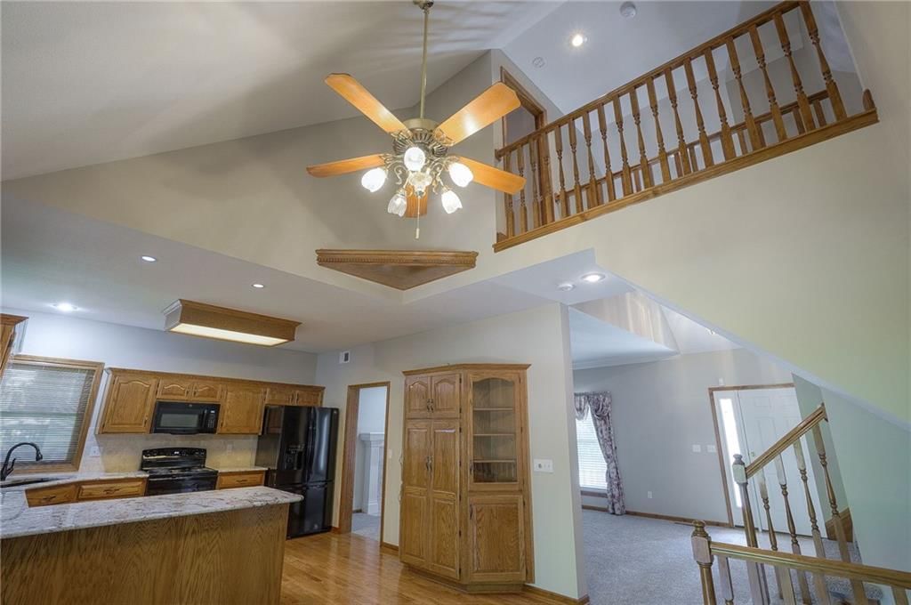 1404 Oakwood Drive — photo 22