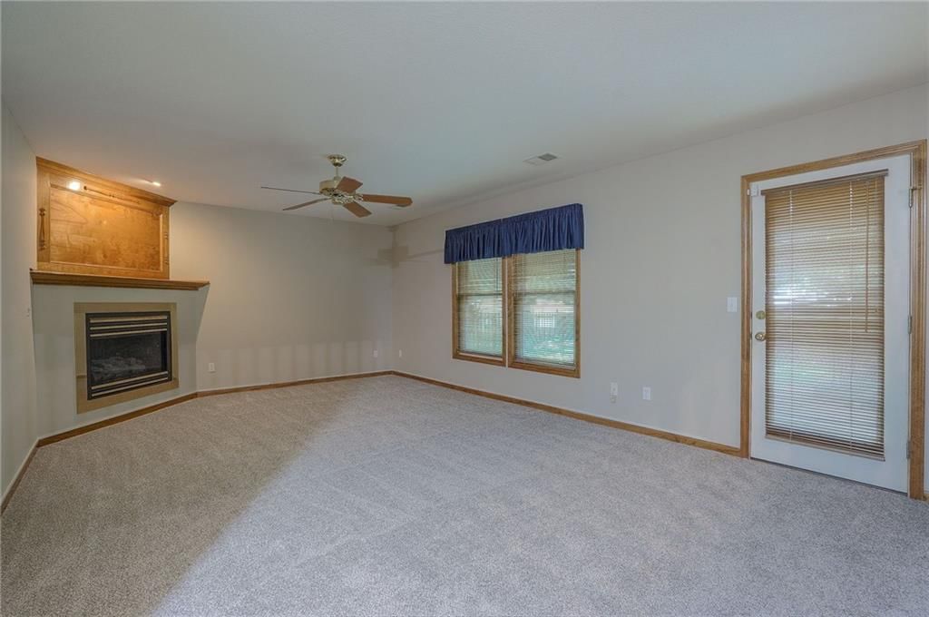 1404 Oakwood Drive — photo 23