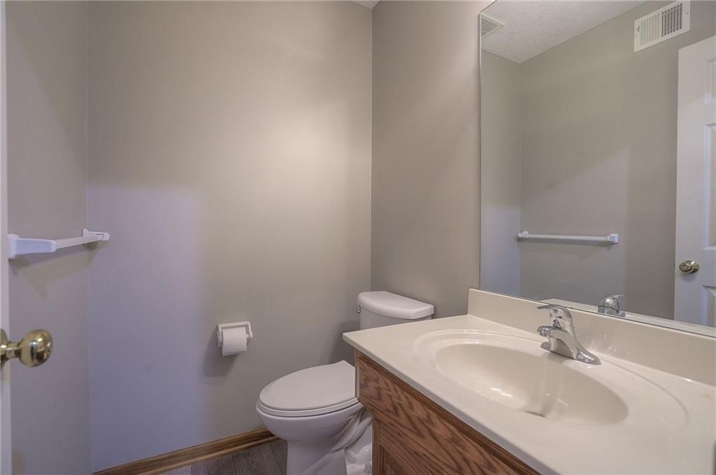 1404 Oakwood Drive — photo 26