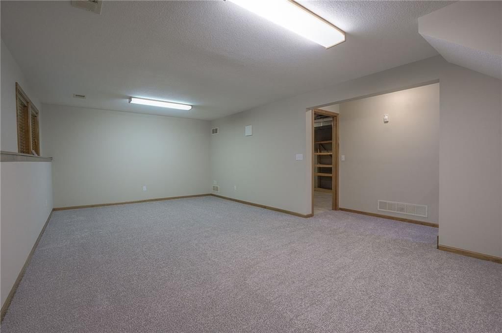 1404 Oakwood Drive — photo 27