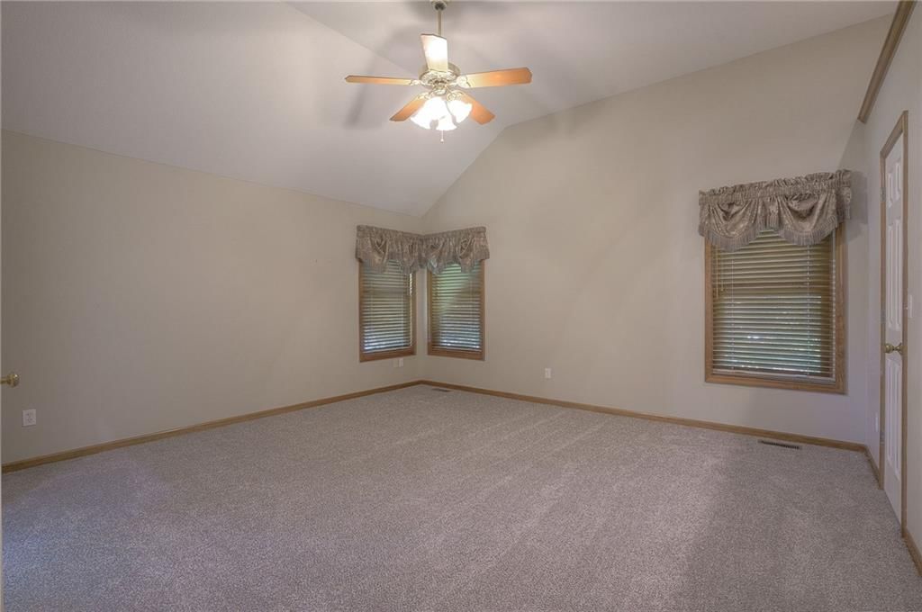 1404 Oakwood Drive — photo 32