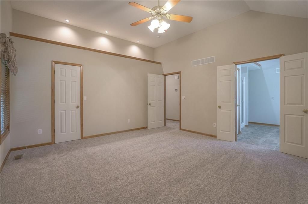 1404 Oakwood Drive — photo 33