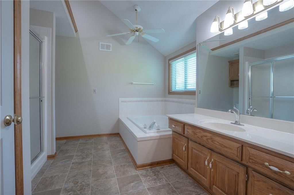 1404 Oakwood Drive — photo 34