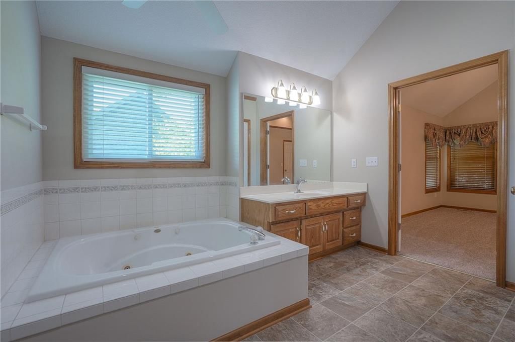 1404 Oakwood Drive — photo 35