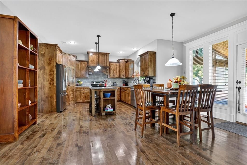 Photo 6 of 34 - 16685 S Lind Road