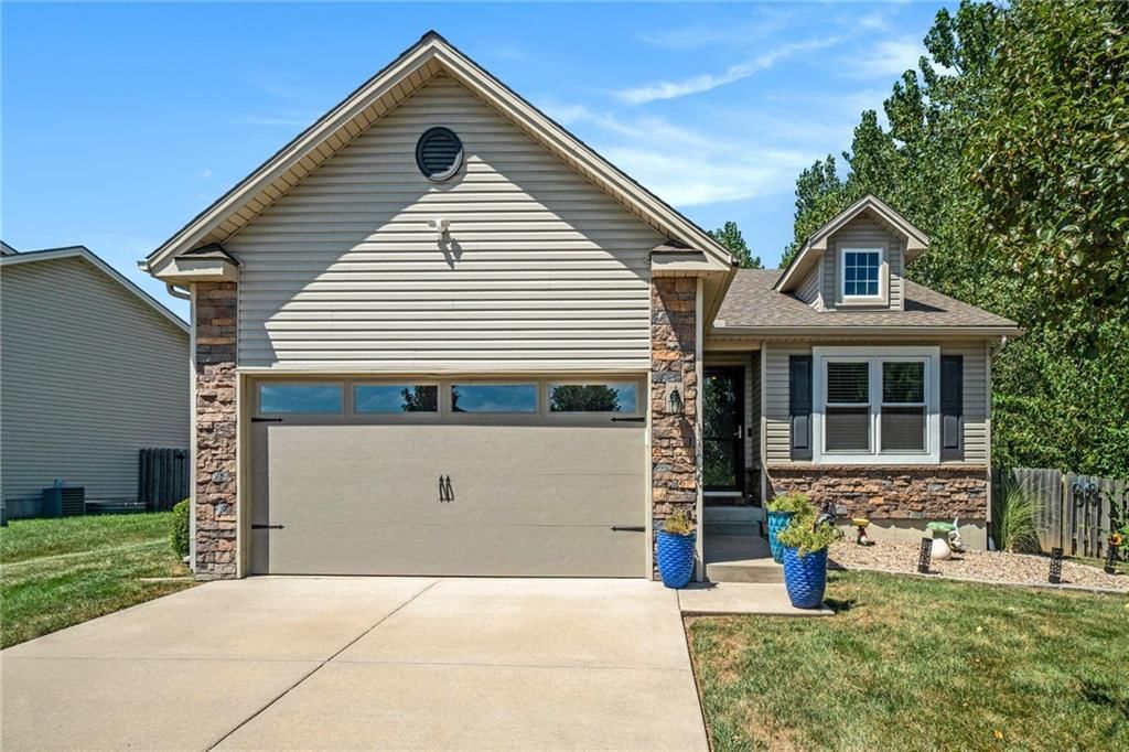 1100 SW Blackpool Drive, Lee's Summit, MO