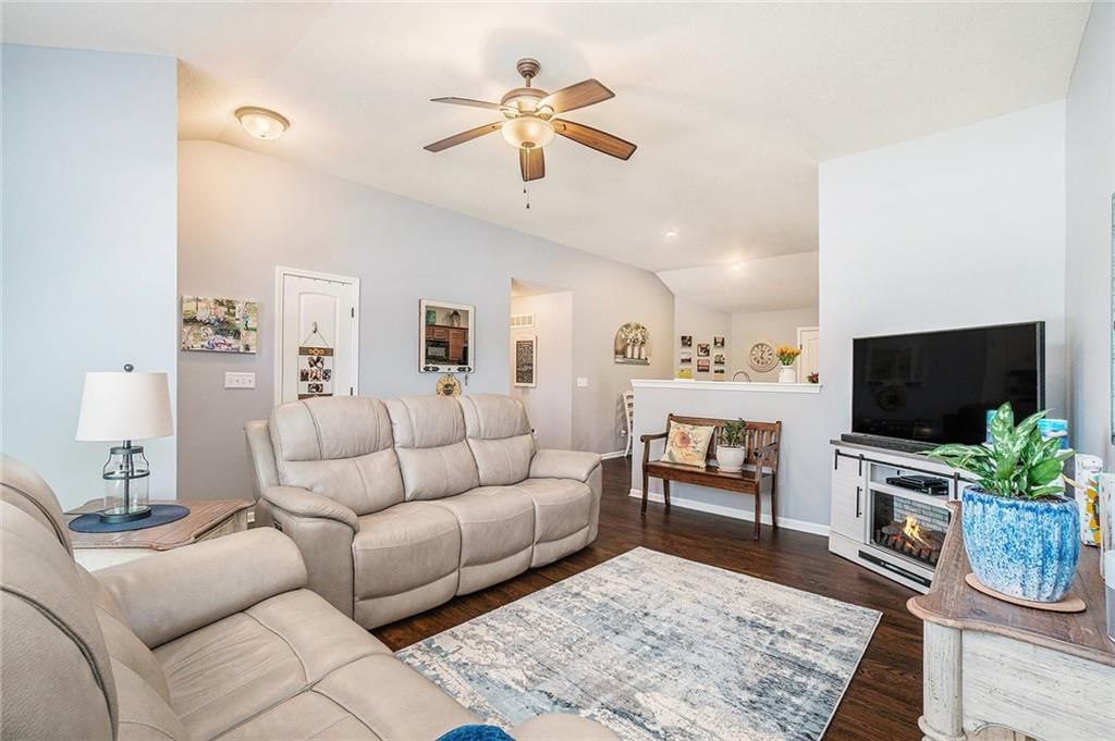 1100 SW Blackpool Drive — photo 3