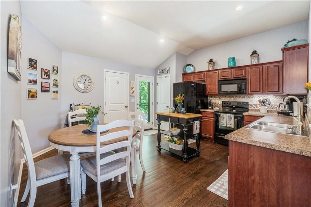 1100 SW Blackpool Drive — photo 4