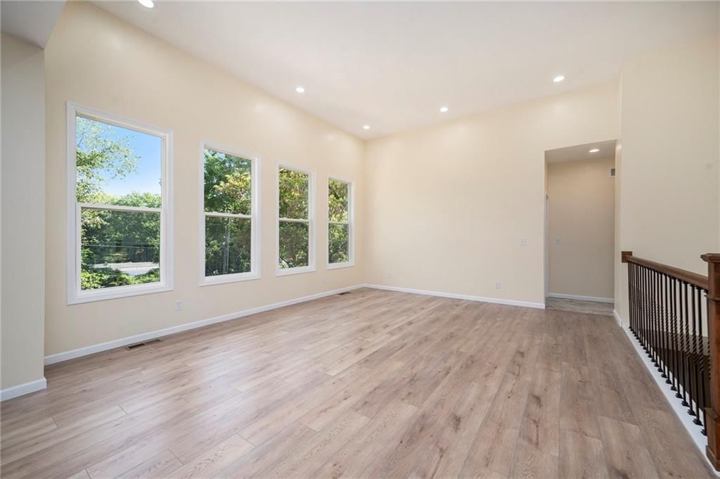 3711 N Wayne Avenue — photo 5