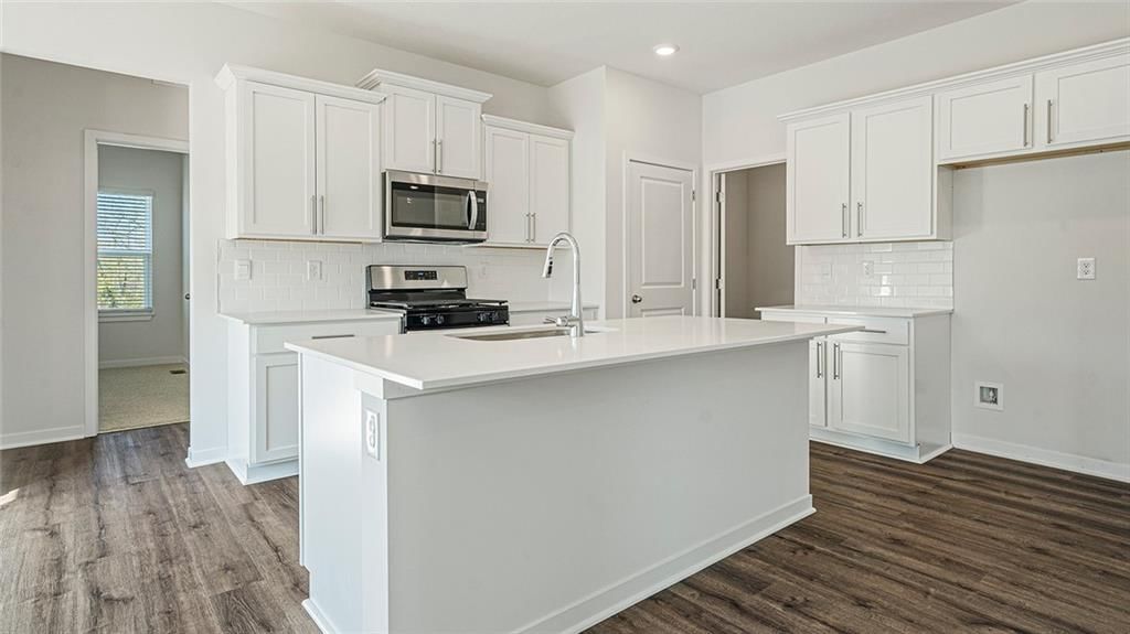 621 Izzy Way — photo 3