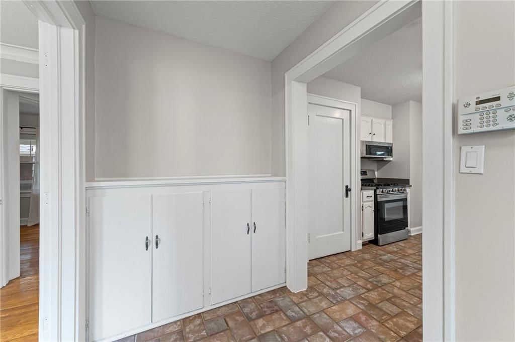 Photo 5 of 22 - 635 E 61ST Street