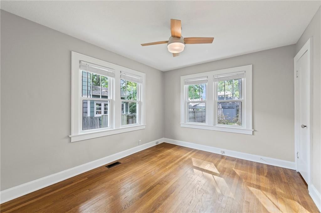 Photo 9 of 22 - 635 E 61ST Street
