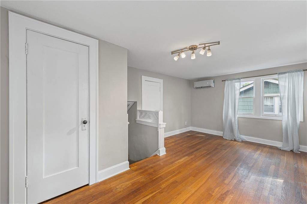 Photo 12 of 22 - 635 E 61ST Street