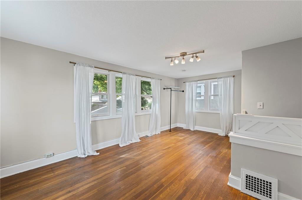 Photo 13 of 22 - 635 E 61ST Street