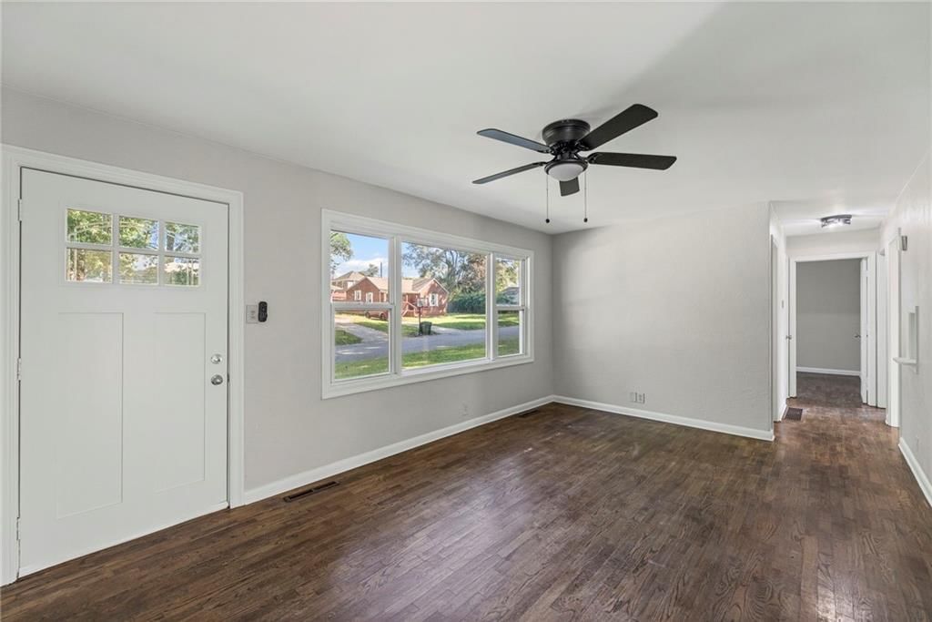 Photo 5 of 25 - 1335 Cheyenne Street