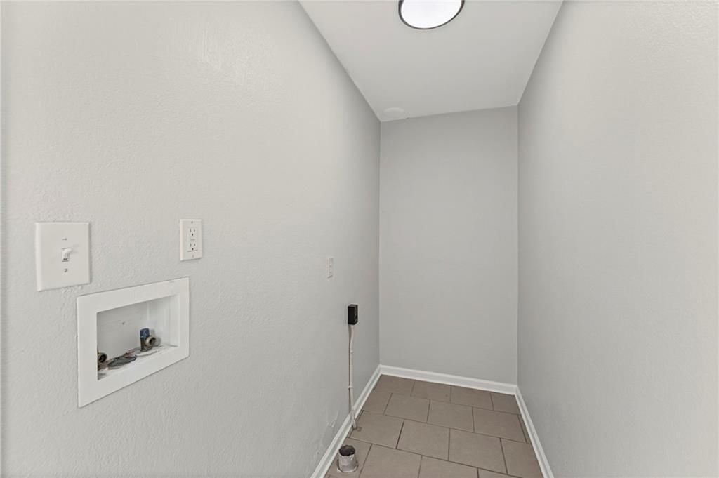 Photo 14 of 25 - 1335 Cheyenne Street
