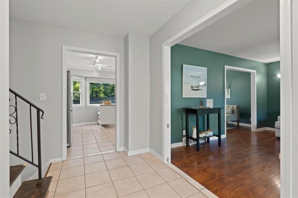 201 W 119th Terrace — photo 3