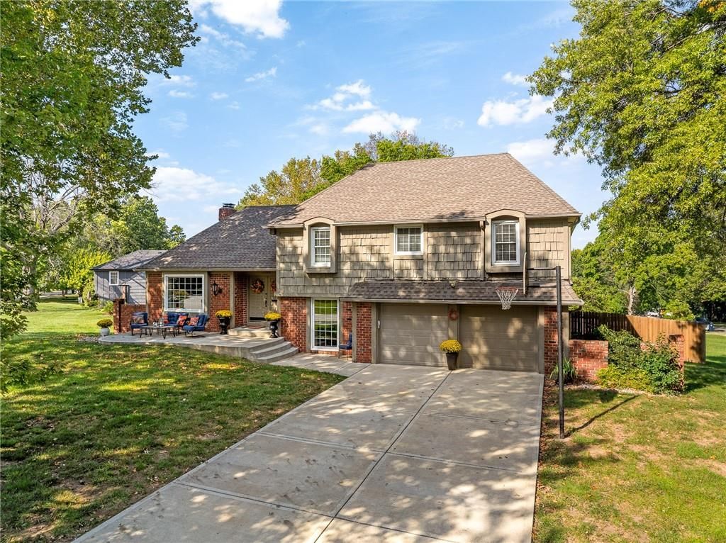 11729 Wyandotte Street — photo 3