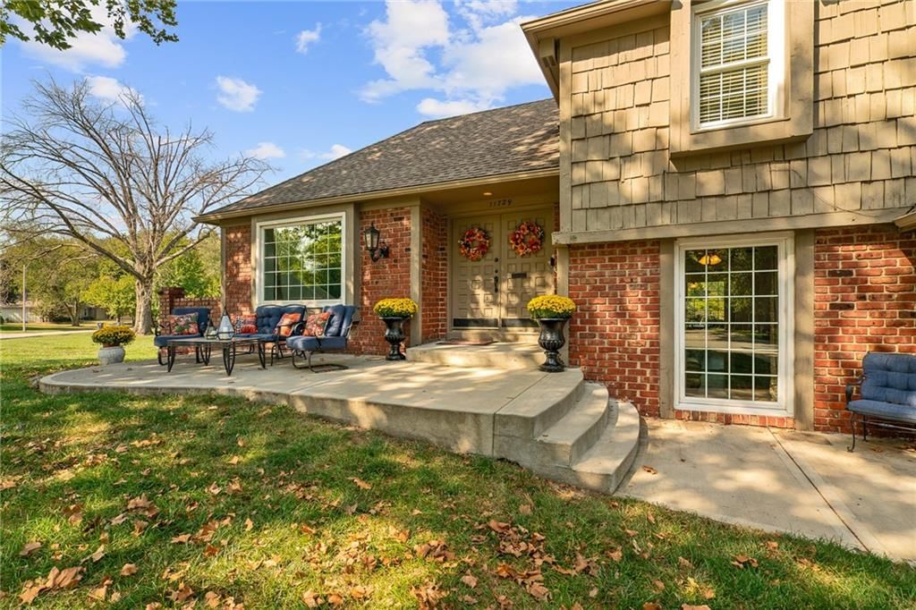11729 Wyandotte Street — photo 5
