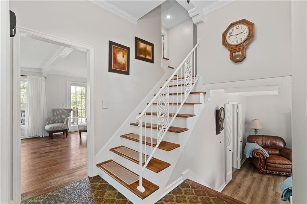 11729 Wyandotte Street — photo 8