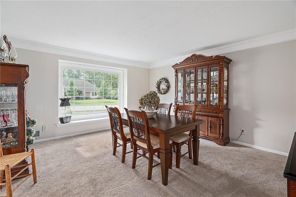 11729 Wyandotte Street — photo 9