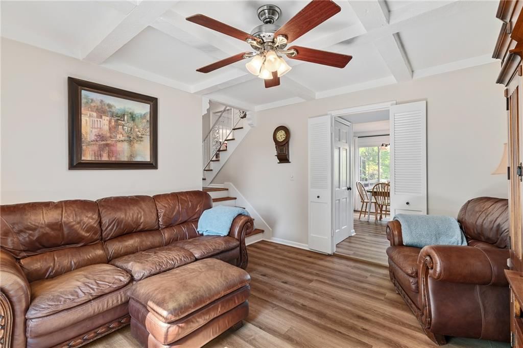 11729 Wyandotte Street — photo 14