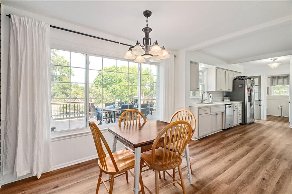 11729 Wyandotte Street — photo 15