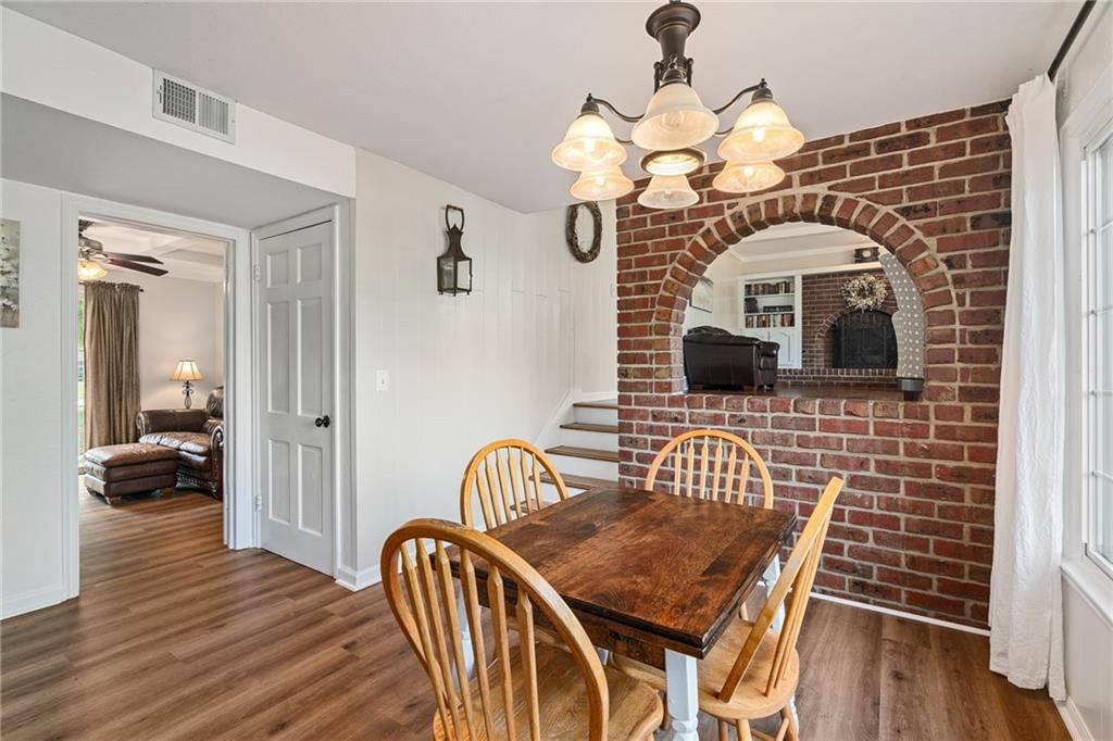 11729 Wyandotte Street — photo 16
