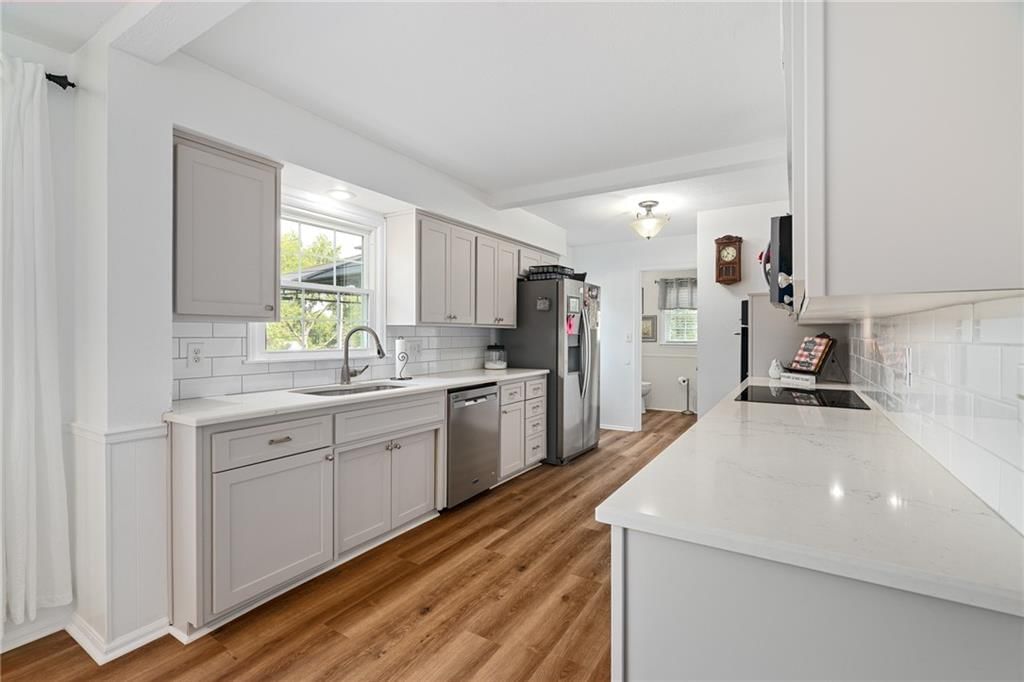 11729 Wyandotte Street — photo 19