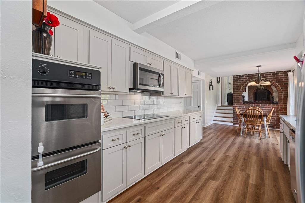 11729 Wyandotte Street — photo 21