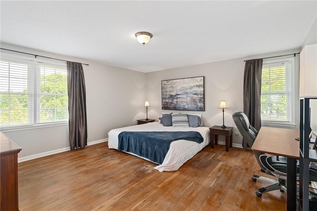 11729 Wyandotte Street — photo 24