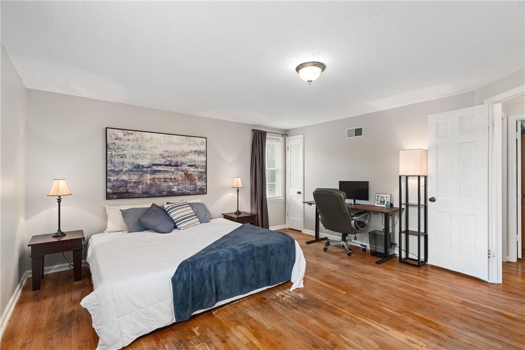 11729 Wyandotte Street — photo 25