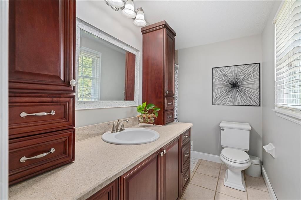 11729 Wyandotte Street — photo 26