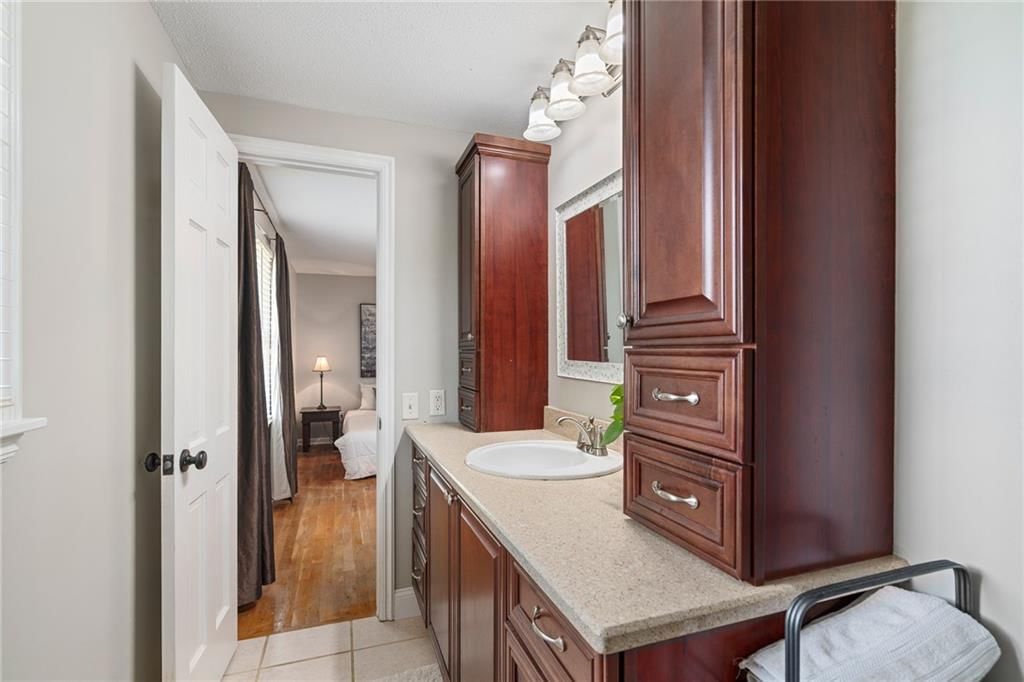 11729 Wyandotte Street — photo 27