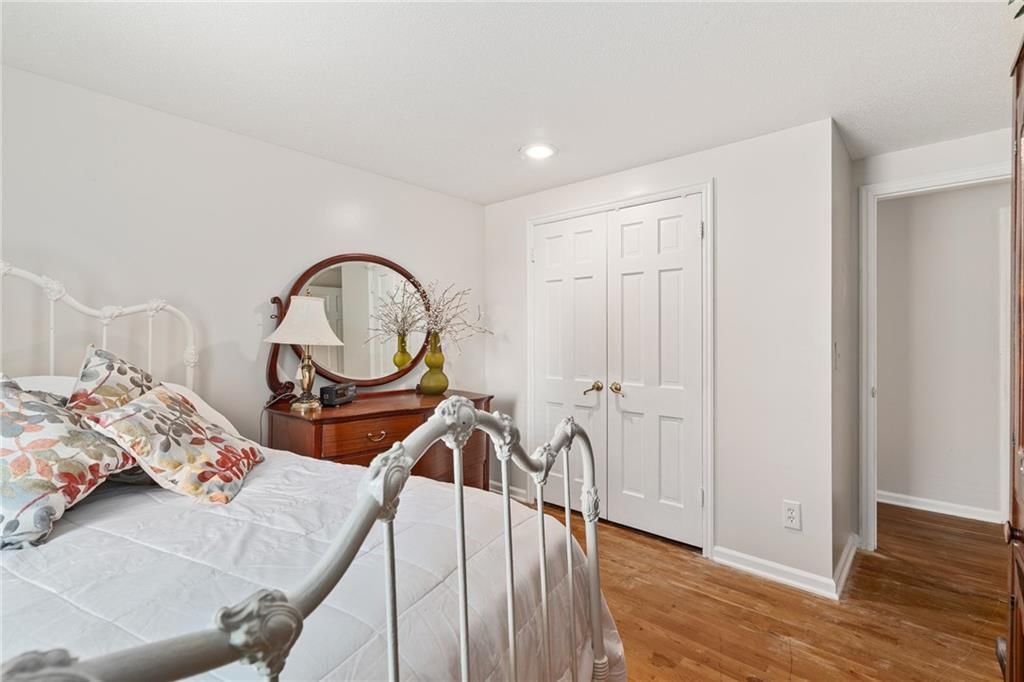 11729 Wyandotte Street — photo 29