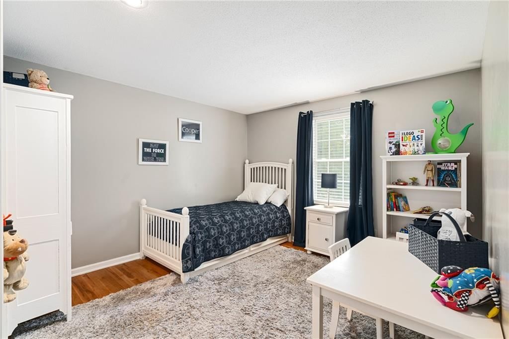11729 Wyandotte Street — photo 30