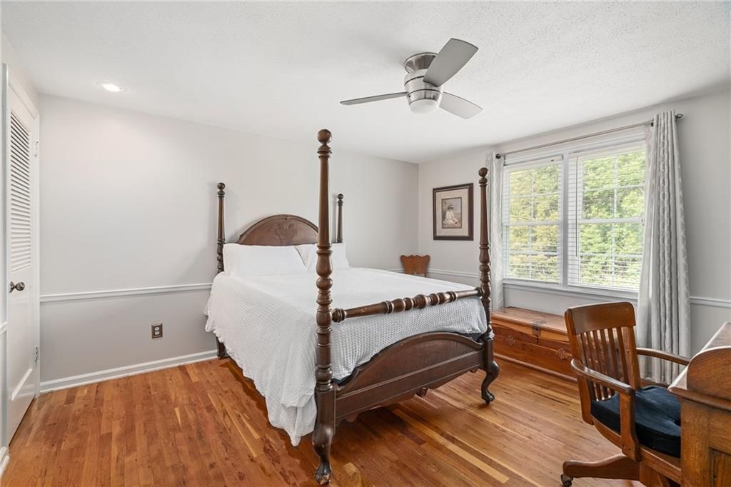 11729 Wyandotte Street — photo 36
