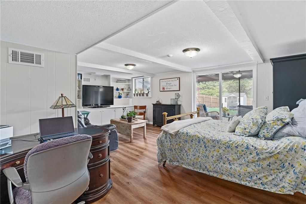 11729 Wyandotte Street — photo 38